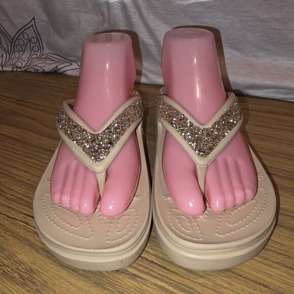 CROCS SLOANE NWOT Sz 8 Chai/Gold Glitter Flip Flop Platform Slide On Sandals - Picture 2 of 8